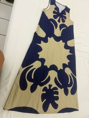 Navy & Beige Graphic Maxi Dress size medium